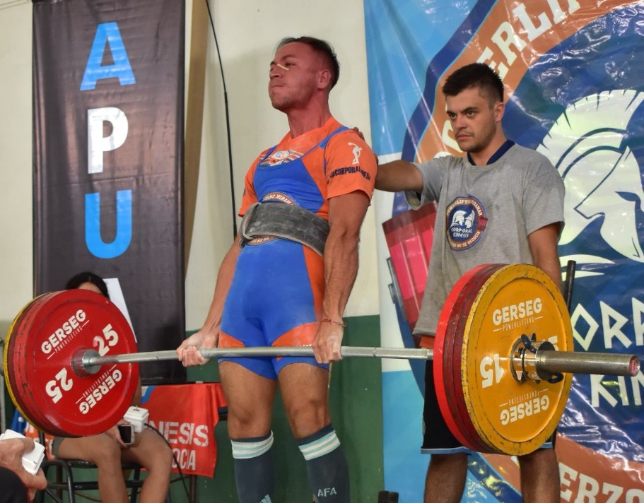 Fabián Avendaño doing handstand - Challenge 2