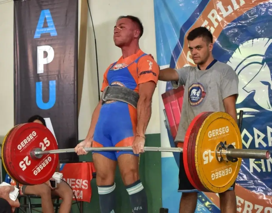 Fabián Avendaño haciendo handstand - Reto 2 Progreso