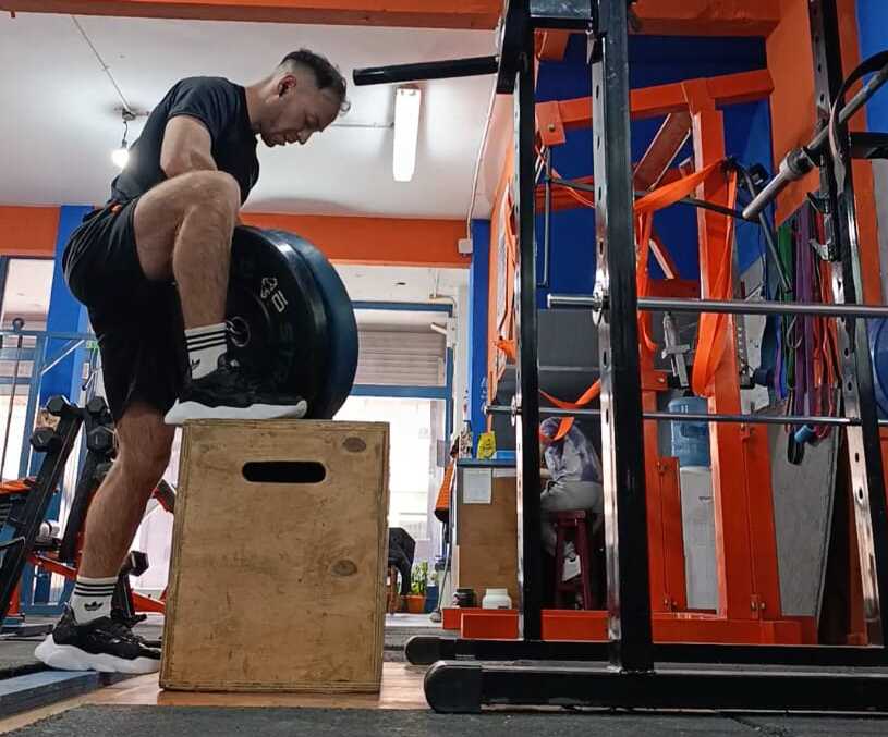 Fabián Avendaño at the beach - Basic HIIT